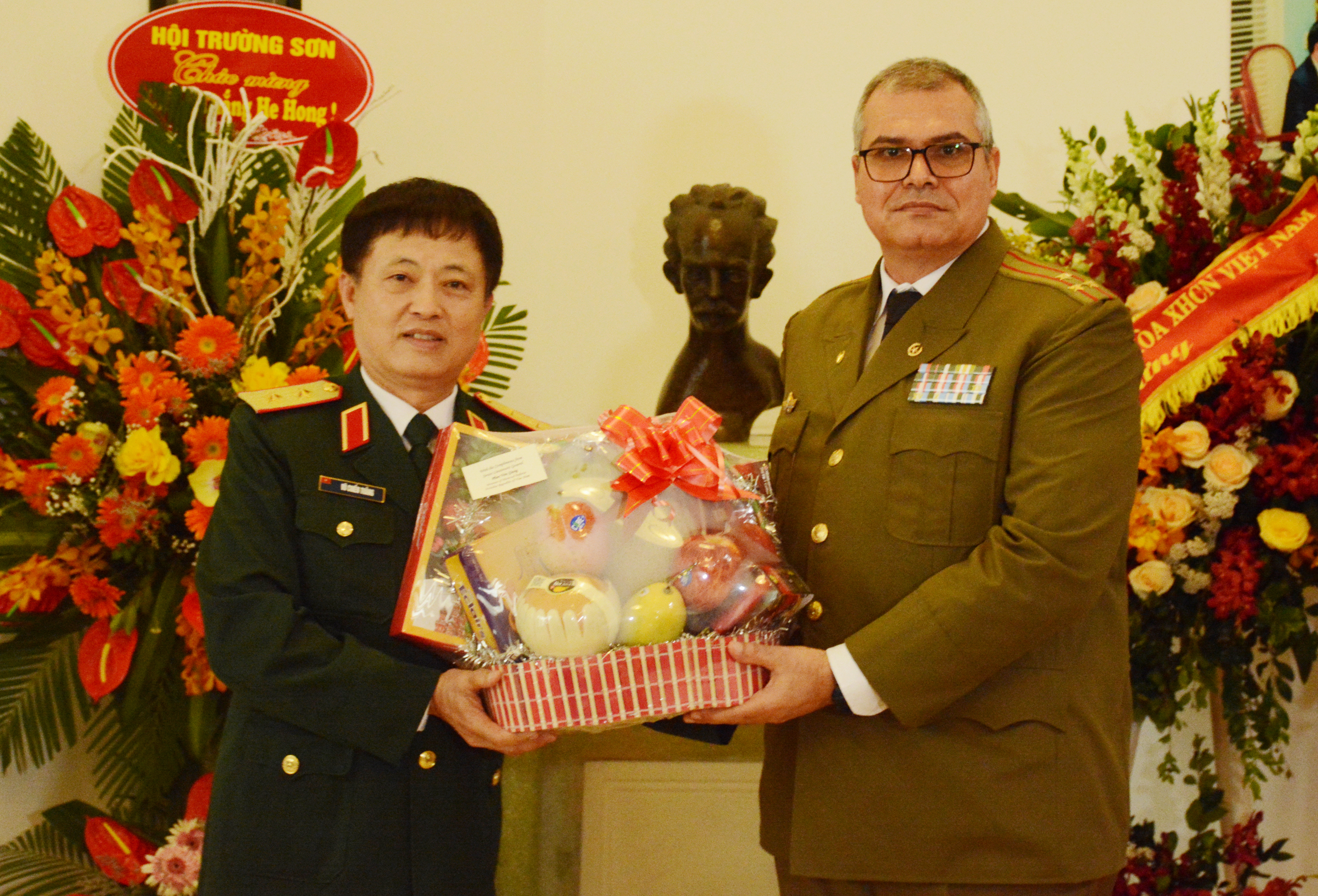 Bộ Quốc phòng chúc mừng kỷ niệm 60 năm Chiến thắng Giron của cách mạng Cuba

